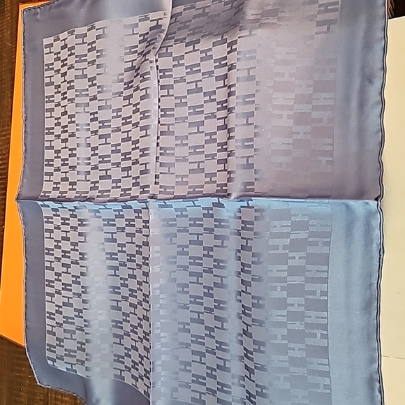 Hermes Pocket Square NIB - Picture 2 of 6